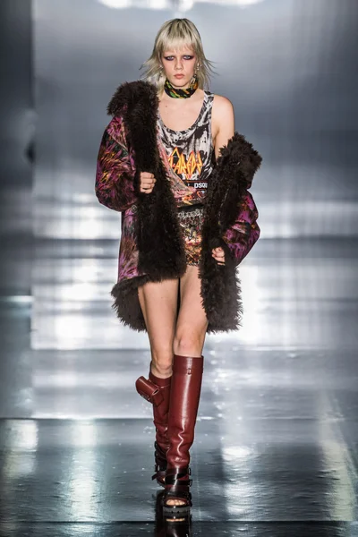 Look 30